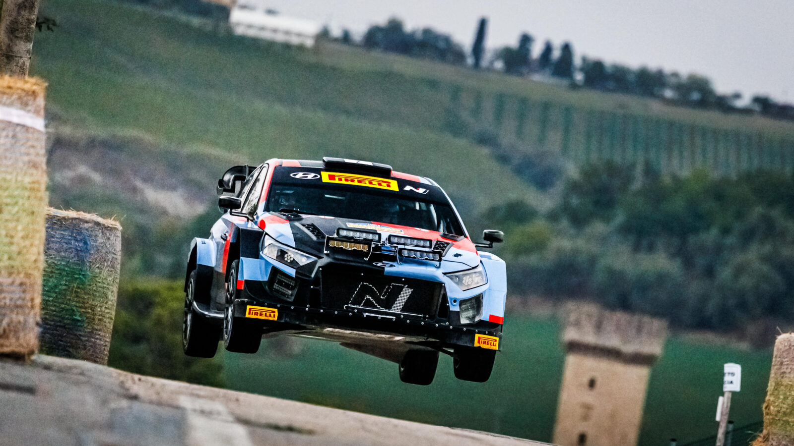 Rallylegend, Pedersoli comanda sotto la pioggia. Ercolani Volta davanti a tutti nelle Historic
