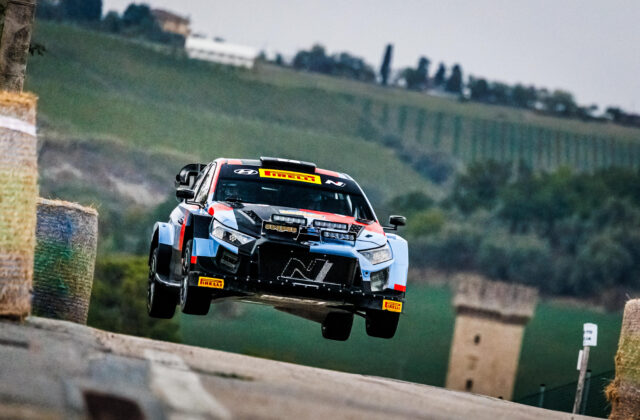 Rallylegend, Pedersoli comanda sotto la pioggia. Ercolani Volta davanti a tutti nelle Historic