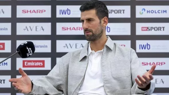 Serbia, Djokovic esulta per l’uscita di scena di Vučić: «Un momento di orgoglio»