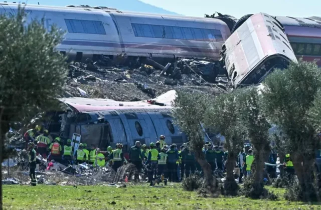 Spagna, scontro tra treni vicino a Toledo: almeno 64 morti