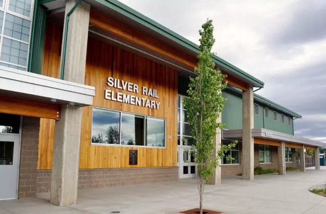 Sparatoria in una scuola elementare in Oregon: cinque morti, tre sono bambini
