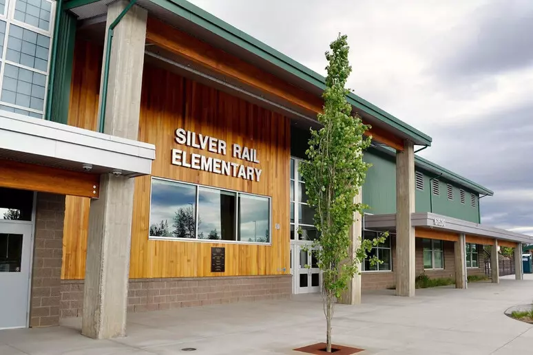 Sparatoria in una scuola elementare in Oregon: cinque morti, tre sono bambini