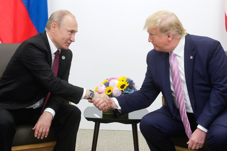 Trump cambia rotta sulla Russia: accordo con Putin per acquistare diesel fino al 2027