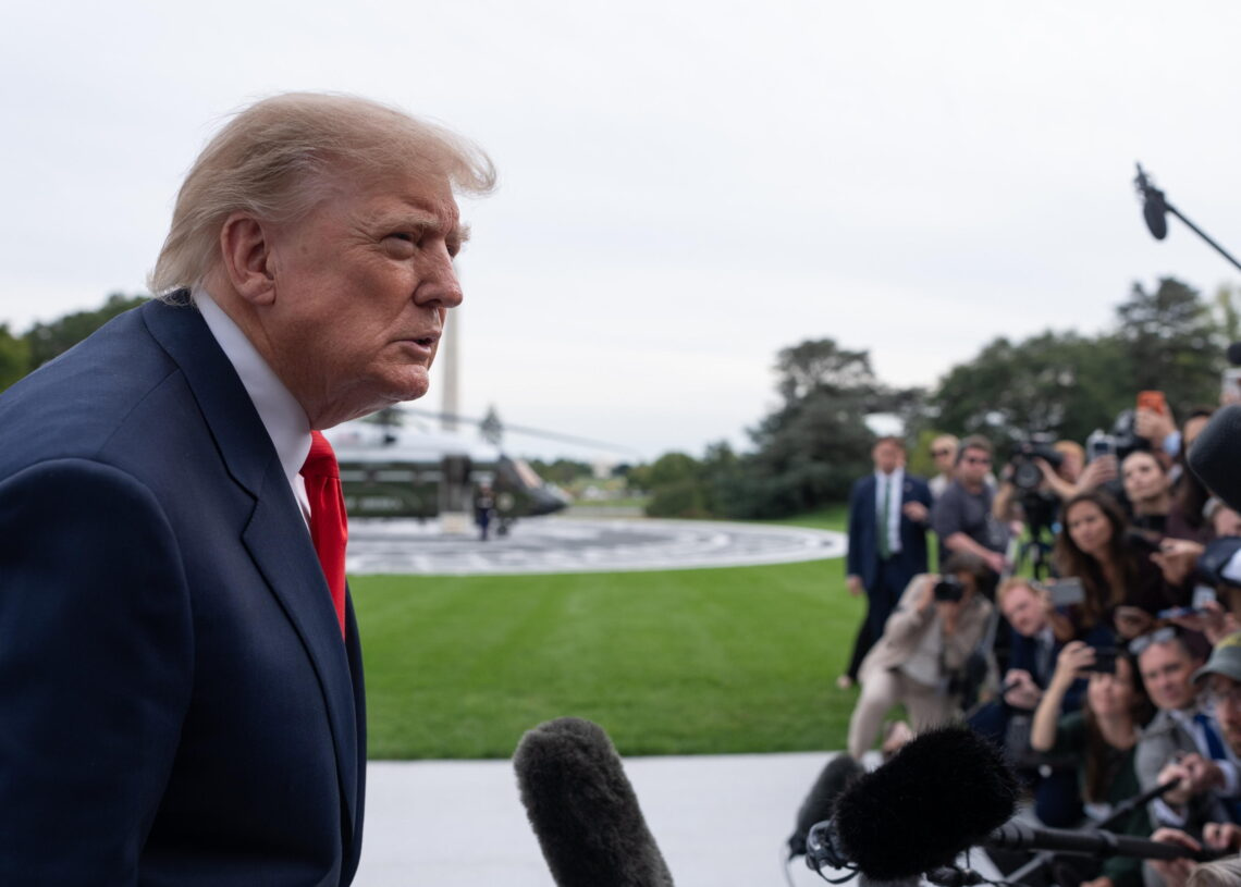 Trump prepara un fondo milionario per le spese legali della famiglia: il piano in vista delle elezioni