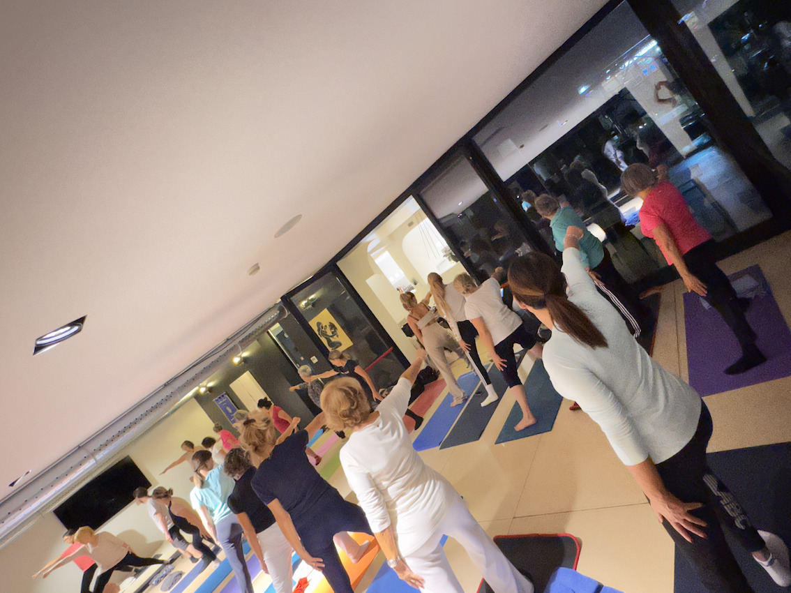 Ottobre Rosa a San Marino, tutto esaurito per lo yoga alla Terrazza Giorgia: fondi per l’intelligenza artificiale contro il tumore al seno